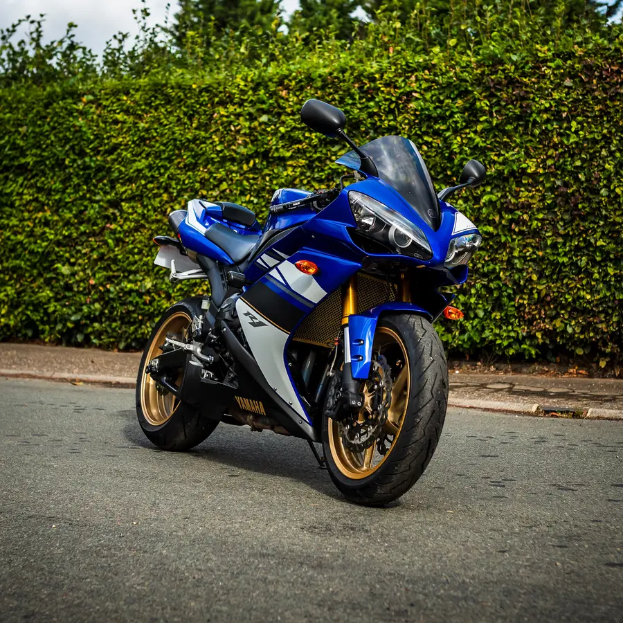 Win This Yamaha YZF R1 + £500! *FREE UK WIDE DELIVERY*