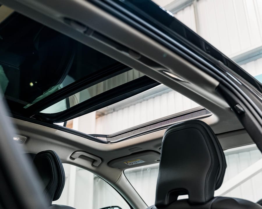 2025 VOLVO V60 ULTRA DARK + £2,000 CASH!