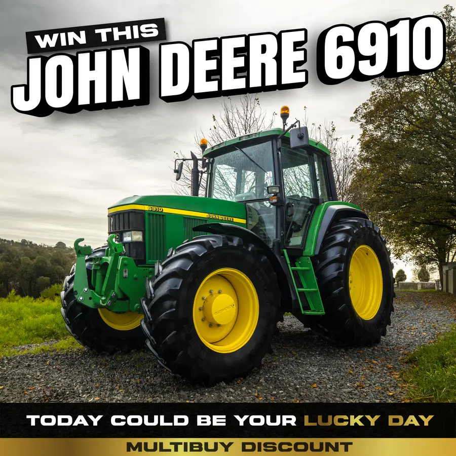 John Deere 6910